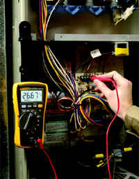 檢查 24 V 交流電源電壓。